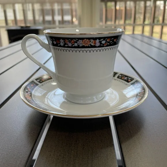 VINTAGE SILVERIE CHINA COFFEE TEA CUP AND SAUCER SET!! - Picture 2 of 8